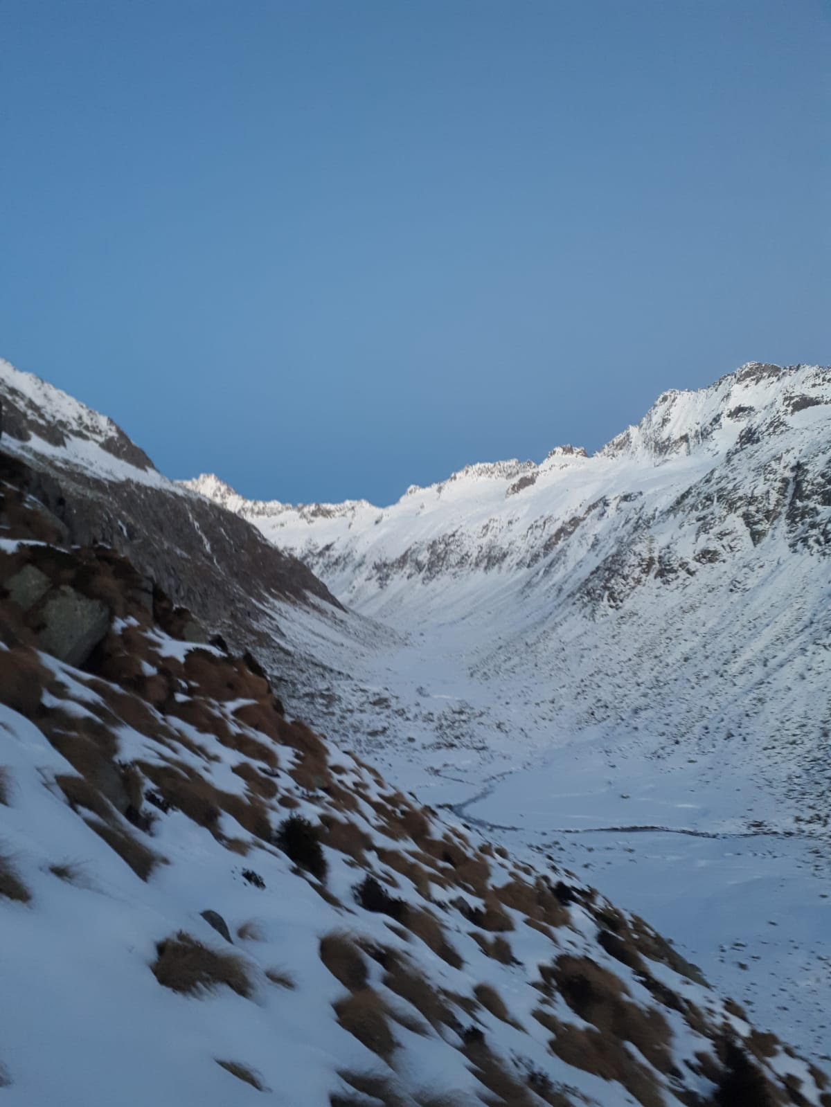 Vista montagne ricoperte di neve